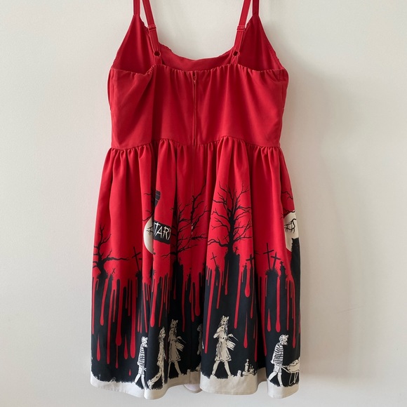 Pet Semetary - Vixen by Micheline Pitt - Picture 6 of 13